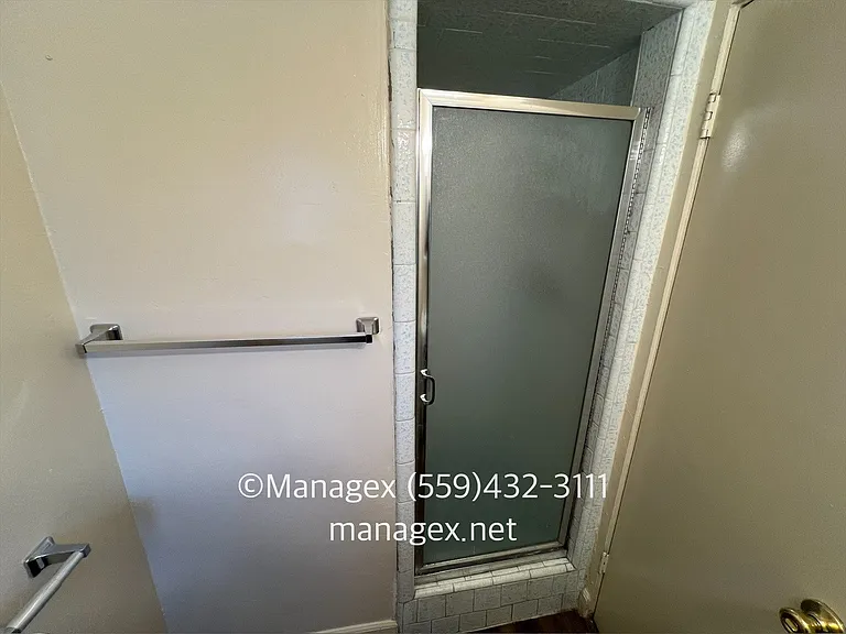 4256 N Millbrook Ave — Photo 17