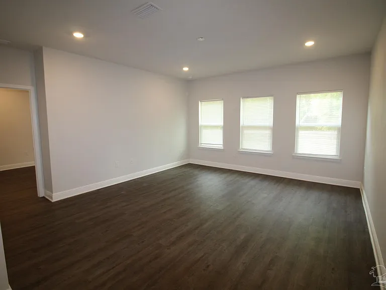 8006 Burnside Loop — Photo 7
