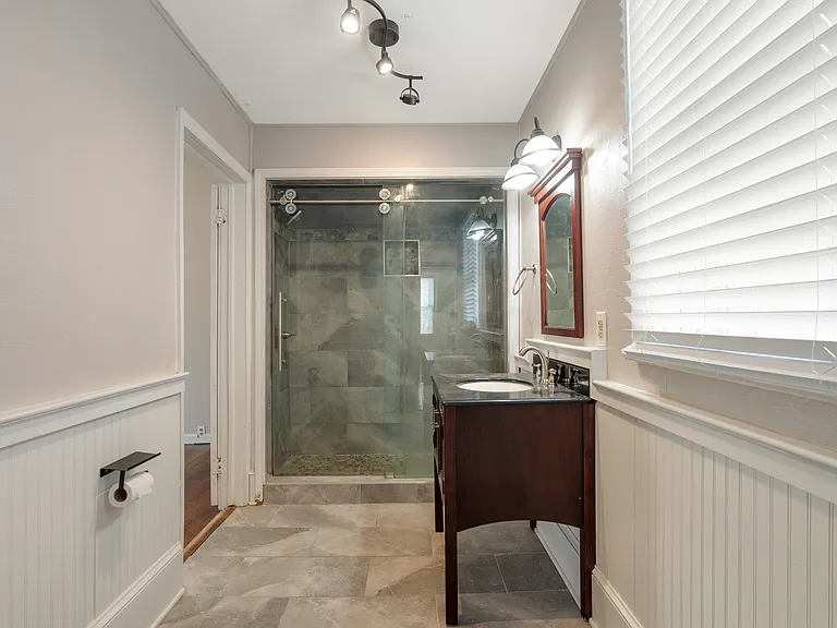 515 Center St — Photo 14