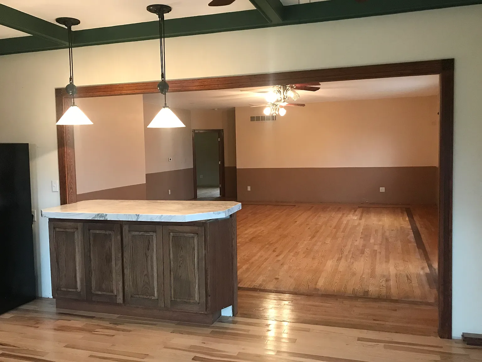 3 bed, 1972 sqft, $1,700 — Photo 1