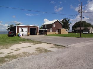 16 Trout St, Palacios, TX 77465