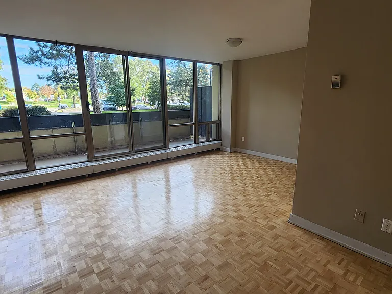 35 Fountainhead Rd — Photo 37