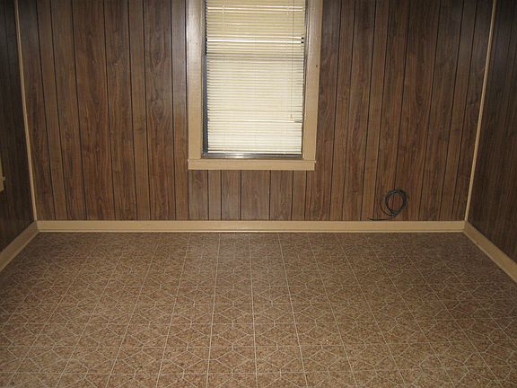 4th image of 205 W 16th St