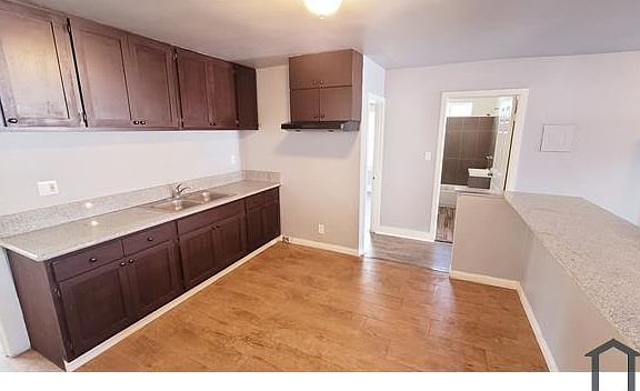 2nd image of 3815 S Saint Andrews Pl