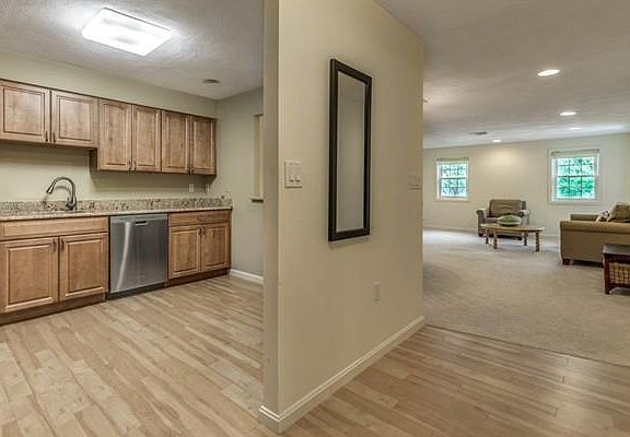 4th image of 50 Freedom Holw Unit 304