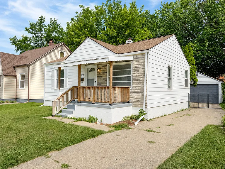 12747 Vernon Ave — Photo 2
