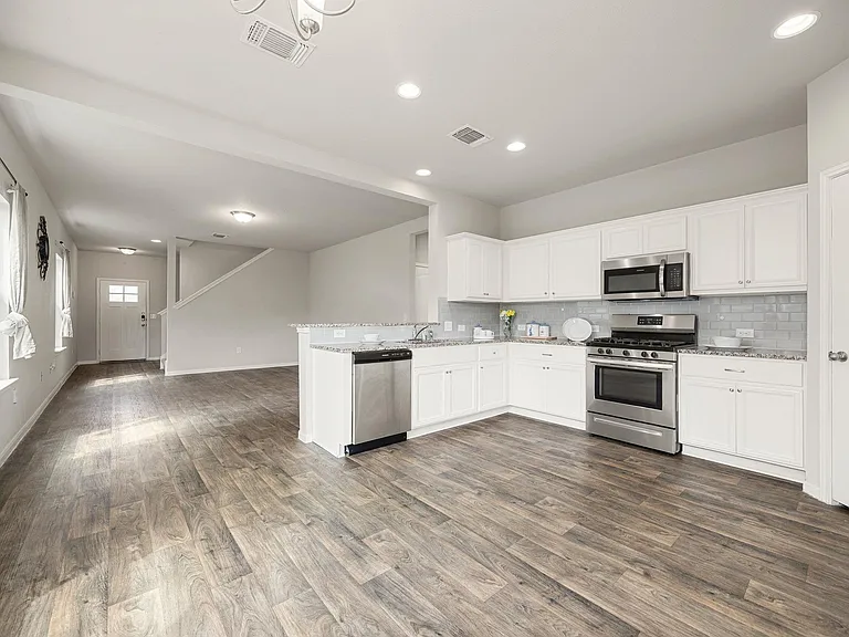 13925 Heywood Dr — Photo 19