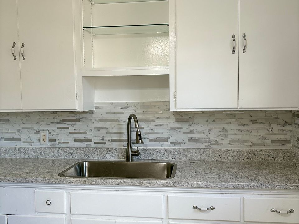 1st image of 916 SW 8th Ave #2