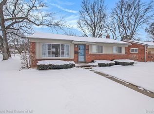 22821 Hayden St, Farmington, MI 48336