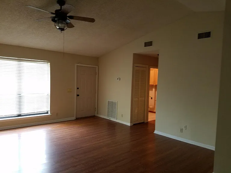 1807 Shadowlawn Dr — Photo 12
