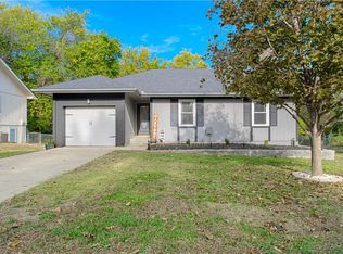 504 SE 21st St, Oak Grove, MO 64075