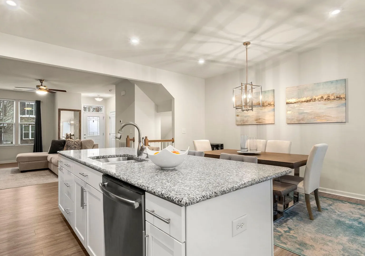 Move-In Ready Townhome in Prime Huntersville Location — Photo 1