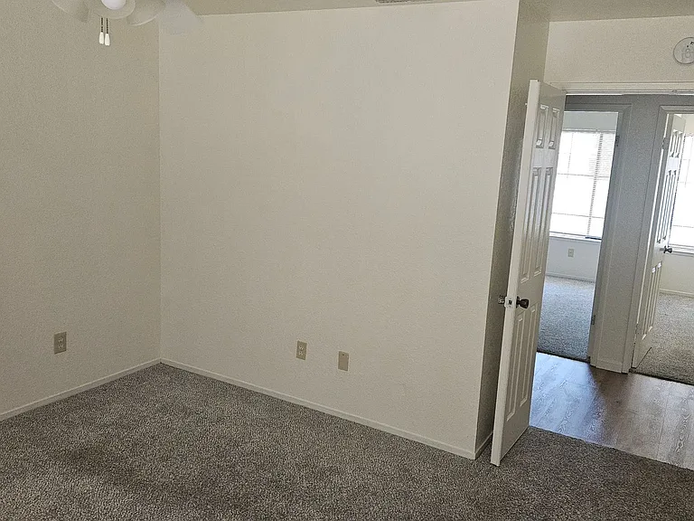 3713 E Orangeburg Ave — Photo 2