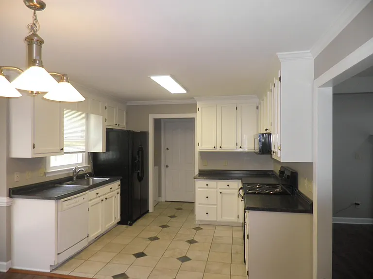 1207 Silverhill Ct — Photo 4