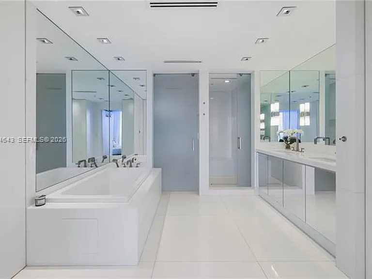 6899 Collins Avenue Cu #2208 — Photo 32