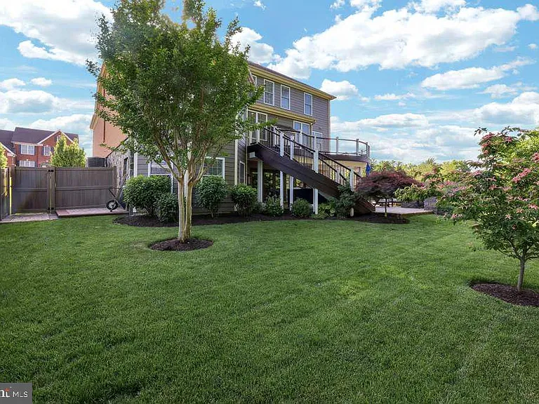 8227 Saint Francis Dr — Photo 36