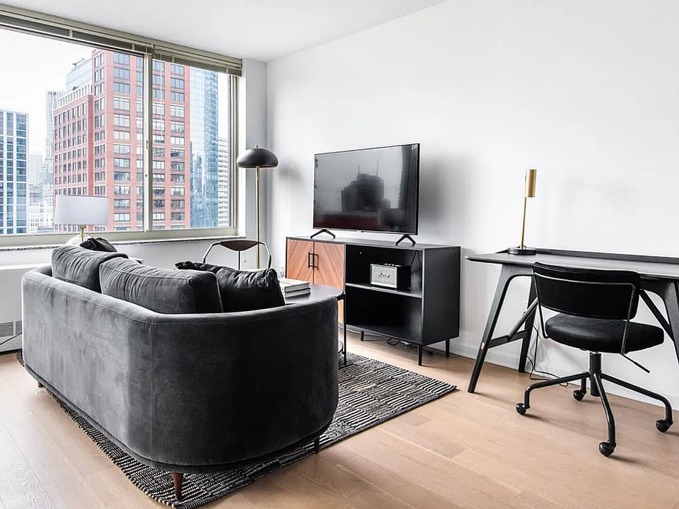 2nd image of 118 Duane St #5