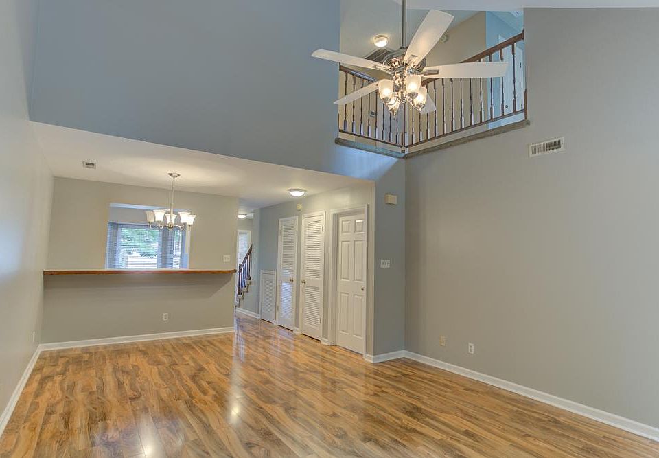 1st image of 10409 Ravenbrook Ln