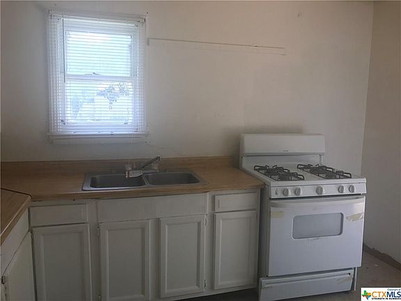 3rd image of 2912 Taft St