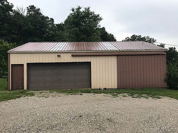 Detached garage 