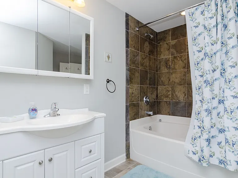 102 Moorefield Dr — Photo 15