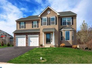 92 Oak Creek Dr, Royersford, PA 19468