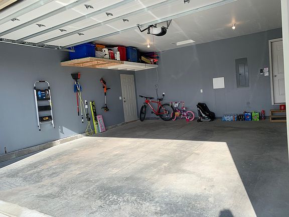 2nd image of 925 Bitterbrush St