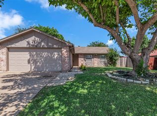 7616 Clover Ln, Watauga, TX 76148