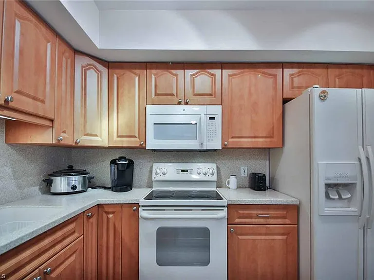 68 Marco Villas Dr #R-5 — Photo 5