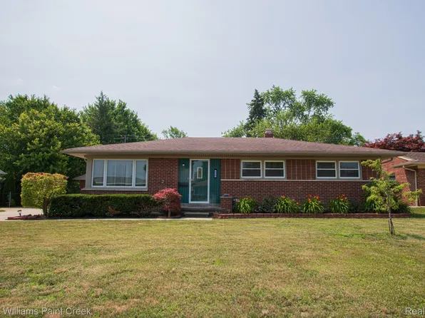 8336 Timberline Dr, Shelby Township, MI 48316