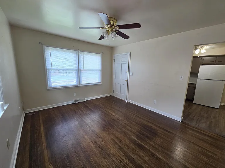 516 Anniston Dr — Photo 2