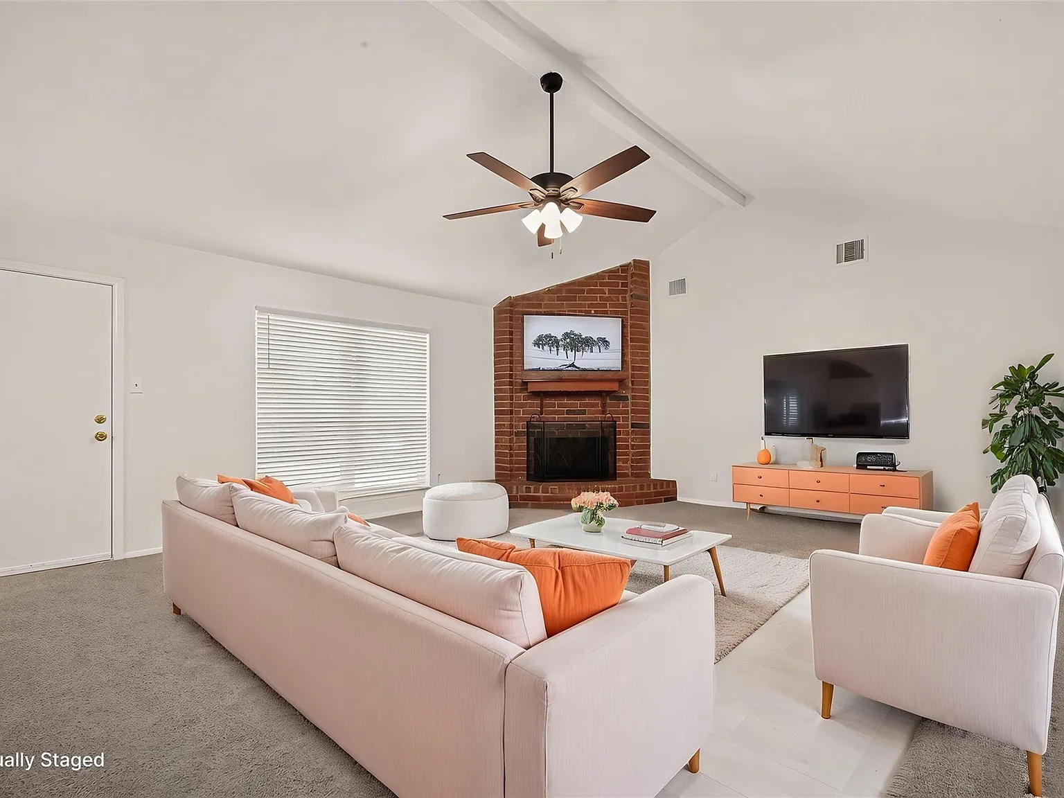 3 bed, 2.0 bath, 1497 sqft, $1,750 — Photo 2