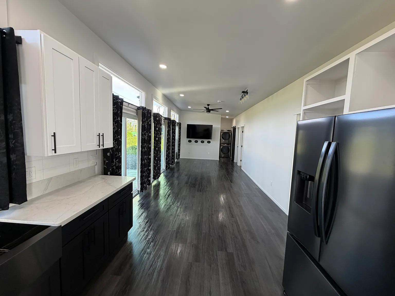 3 bed, 1056 sqft, $3,000 — Photo 4