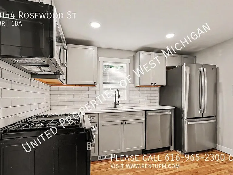 1054 Rosewood St — Photo 1