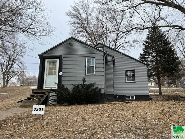 3201 Glenn Ave, Sioux City, IA 51106
