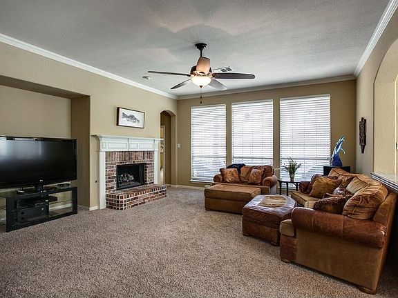 3rd image of 4704 Shelley Dr