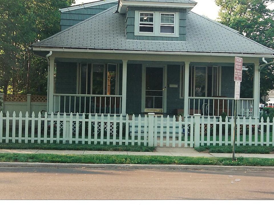 Roslyn Heights Two Family