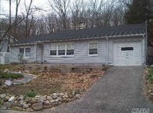 30 Piermont Ct, Melville, NY 11747