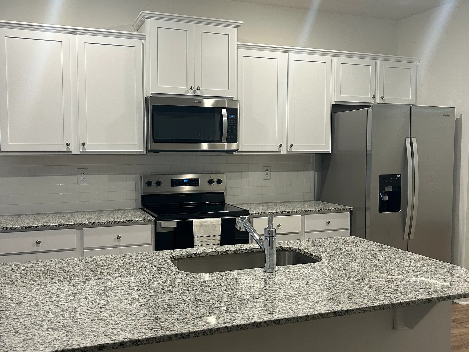 1 bed, 1.5 bath, 1663 sqft, $1,075 — Photo 3