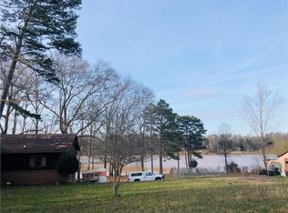 880 Summers Ln, Fair Play, SC 29643