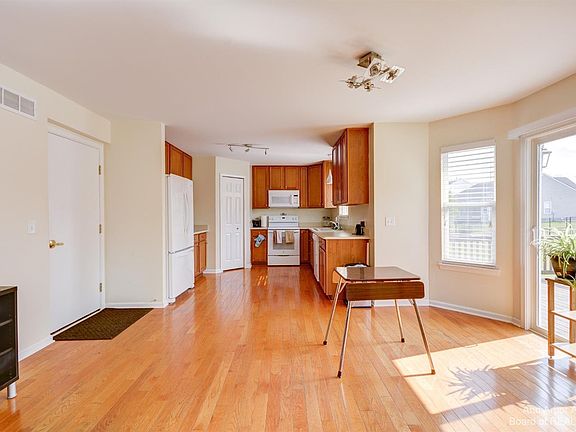 5th image of 6142 Aspen Way #40