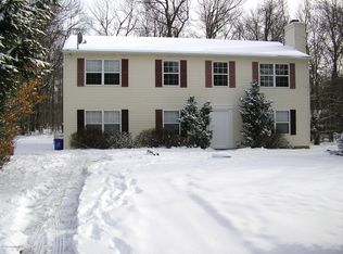 9552 Jasmine Dr, Tobyhanna, PA
