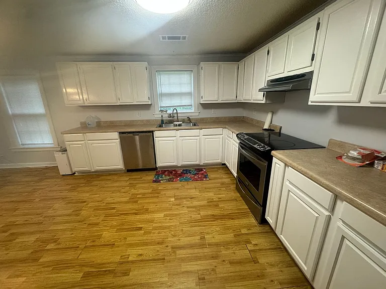 5112 Kraft St — Photo 3