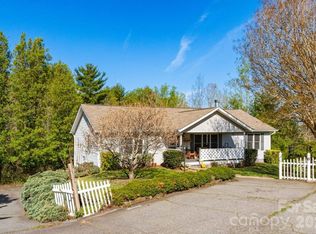 6 Arrowhead Ln, Weaverville, NC 28787