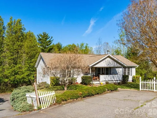 6 Arrowhead Ln, Weaverville, NC 28787