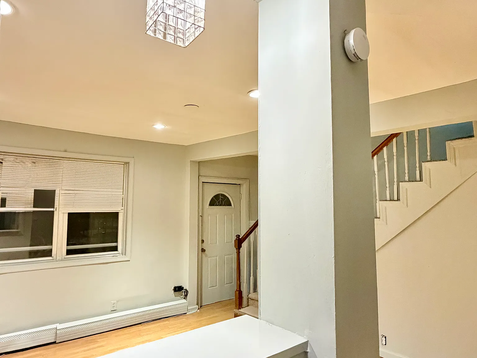 3 bed, 1200 sqft, $2,500 — Photo 4