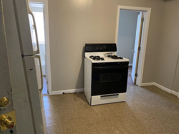 4th image of 4911 Homerlee Ave Unit 1C