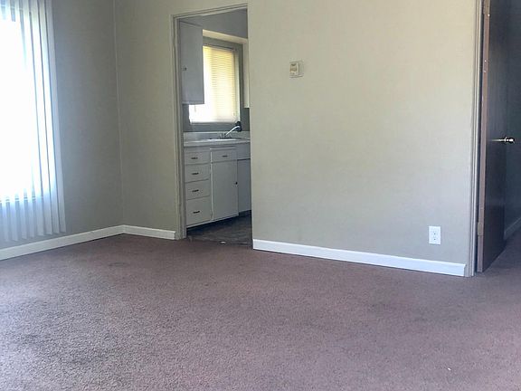 3rd image of 682 W Olive Ave