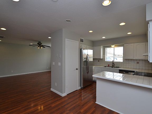 4th image of 2522 E Don Carlos Ave