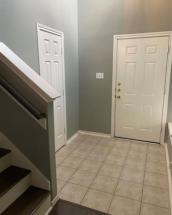 1st image of 16818 Bellmoor Ln